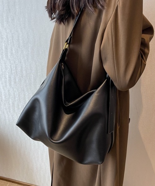 yuue' ( wear )（ユーイ）の「フェイクレザー大容量ショルダーバッグ/通勤通学/A4サイズ対応（ショルダーバッグ・レディース・ダークブラウン/ブラック・FREE）」の5枚目の写真