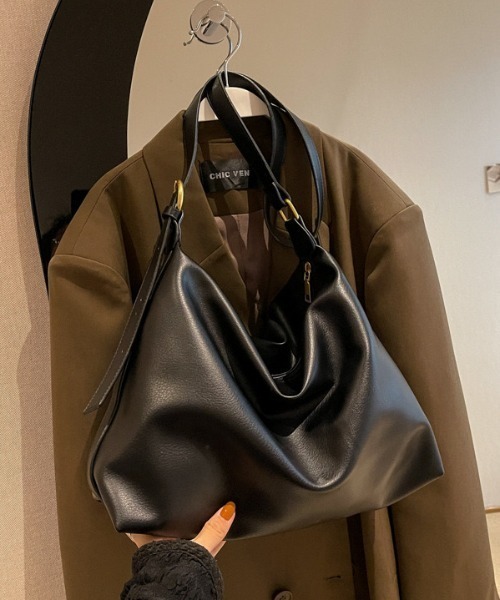 yuue' ( wear )（ユーイ）の「フェイクレザー大容量ショルダーバッグ/通勤通学/A4サイズ対応（ショルダーバッグ・レディース・ダークブラウン/ブラック・FREE）」の8枚目の写真