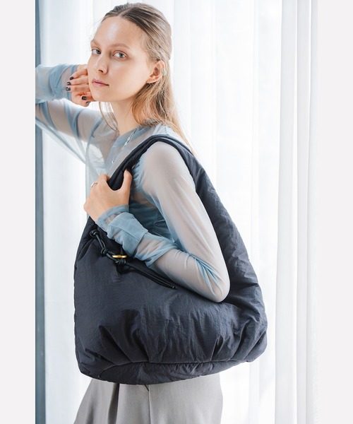 LA MARGE（ラマージ）の「【LA MARGE】【A4対応】【軽量】マットナイロン ワンショルダー トートバッグ（トートバッグ・レディース・ブラック/ライトグレー/ダークブラウン・FREE）」の5枚目の写真