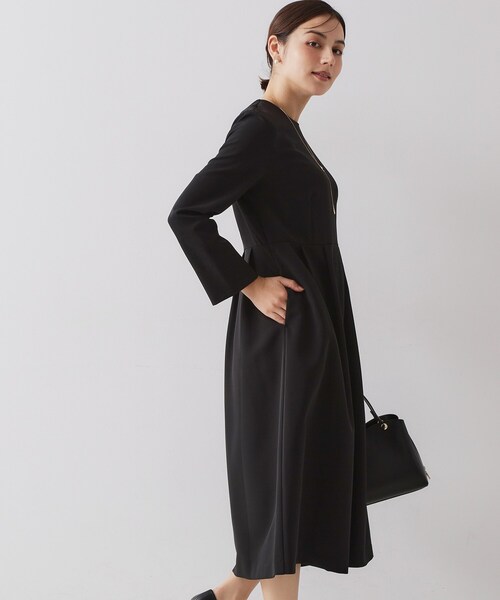 OPAQUE.CLIP(オペークドットクリップ)の「≪通勤・セレモニー対応≫フィットアンドフレアワンピースダブルクロス【洗濯機OK】(ワンピース・レディース・ブラック/ネイビー・42/40/38/36)」の3枚目の写真