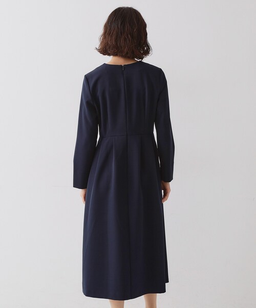 OPAQUE.CLIP(オペークドットクリップ)の「≪通勤・セレモニー対応≫フィットアンドフレアワンピースダブルクロス【洗濯機OK】(ワンピース・レディース・ブラック/ネイビー・42/40/38/36)」の13枚目の写真