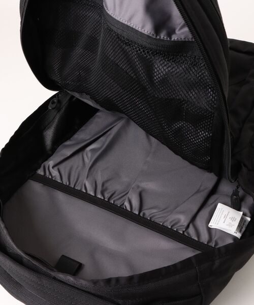 DAKINE（ダカイン）の「DAKINE MISSION BACKPACK 25L バックパック/リュック 【25-26SNOWモデル】/ダカインスキースノーボードギア(バックパック・リュックサック)（バックパック/リュック・メンズ・ブラック/グレー・FREE）」の4枚目の写真