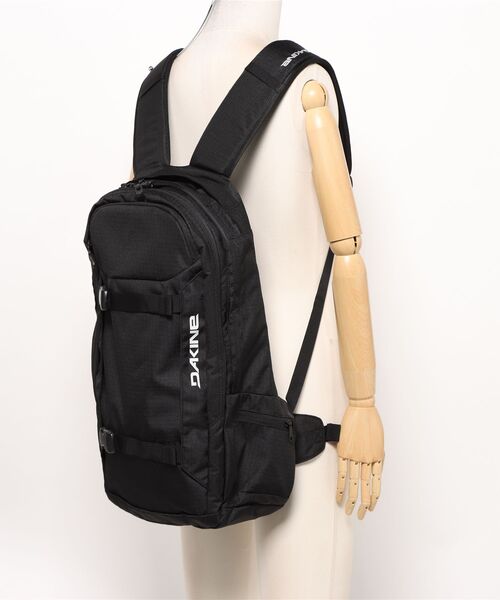 DAKINE（ダカイン）の「DAKINE MISSION BACKPACK 25L バックパック/リュック 【25-26SNOWモデル】/ダカインスキースノーボードギア(バックパック・リュックサック)（バックパック/リュック・メンズ・ブラック/グレー・FREE）」の3枚目の写真