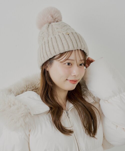Chico(チコ)の「ファー付きケーブルニット帽(ハット・レディース・ベージュ/アイボリー/ブラウン・FREE)」の3枚目の写真