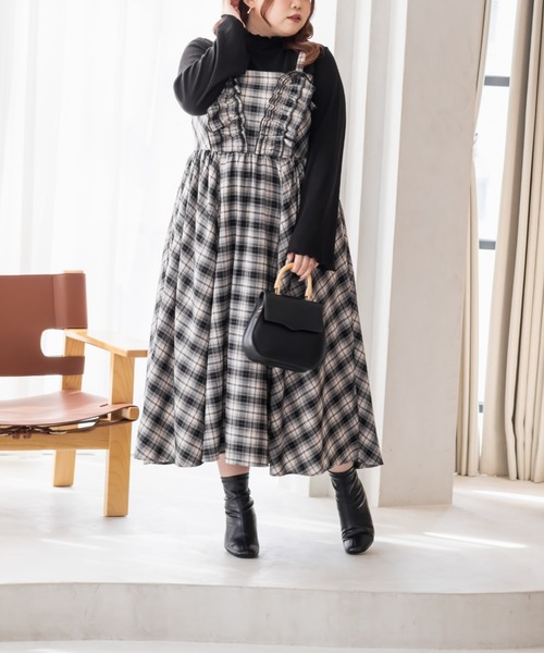 CLETTE（クレット）の「CLETTEオリジナルフリルデザインチェック柄キャミワンピース（ワンピース・レディース・ブラウン/アイボリー/ブルー・LL/3L/4L）」の5枚目の写真
