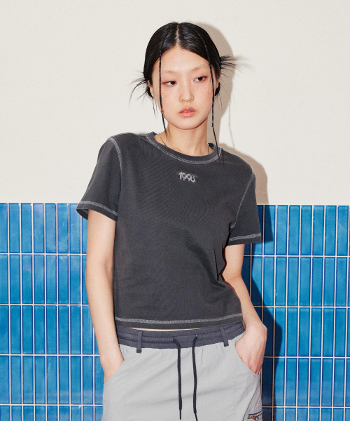 1993STUDIO(1993スタジオ)の「リバースステッチクロップTシャツ_チャコール(Tシャツ/カットソー・レディース・その他・FREE)」の1枚目の写真