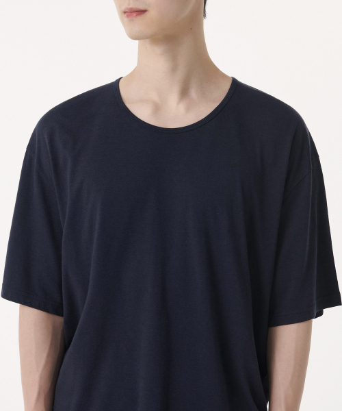 MUSINSA STANDARD（ムシンサスタンダード）の「リラックスドCRスcoopネックTシャツ[ネイビー]（Tシャツ/カットソー・メンズ・その他・MEDIUM/LARGE/X-LARGE/XX-LARGE/SMALL）」の4枚目の写真