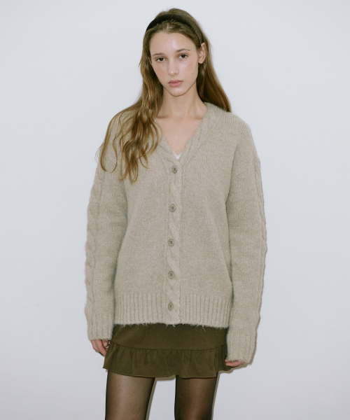 SINOON(シヌーン)の「Hairy Fisher Cardigan (Light Khaki)(カーディガン/ボレロ・レディース・オリーブ・FREE)」の1枚目の写真