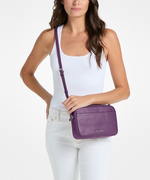 MICHAEL KORS(マイケルコース)の「JET SET TRAVEL ぺブルレザー カメラバッグ ラージ(ショルダーバッグ・レディース・パープル・FREE)」の5枚目の写真