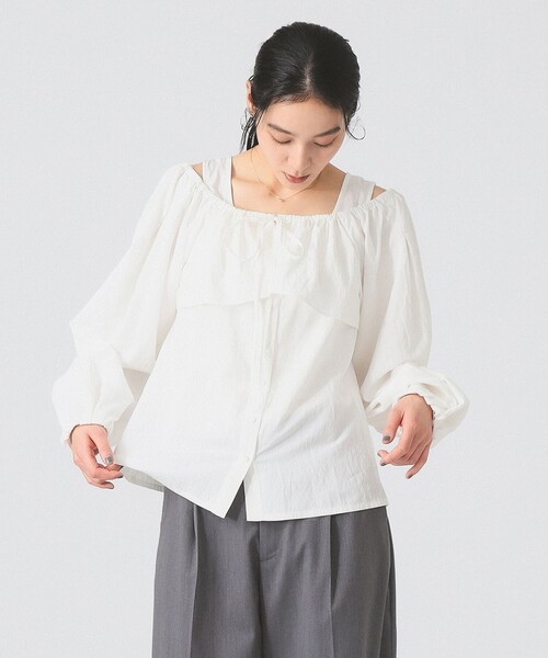 Ray BEAMS（レイビームス）の「ヨーク レイヤー オフショルダー ブラウス（シャツ/ブラウス・レディース・ホワイト/ブラック・ONE SIZE）」の2枚目の写真