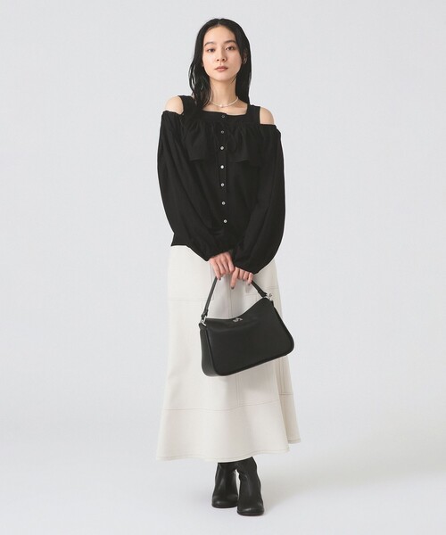 Ray BEAMS（レイビームス）の「ヨーク レイヤー オフショルダー ブラウス（シャツ/ブラウス・レディース・ホワイト/ブラック・ONE SIZE）」の7枚目の写真