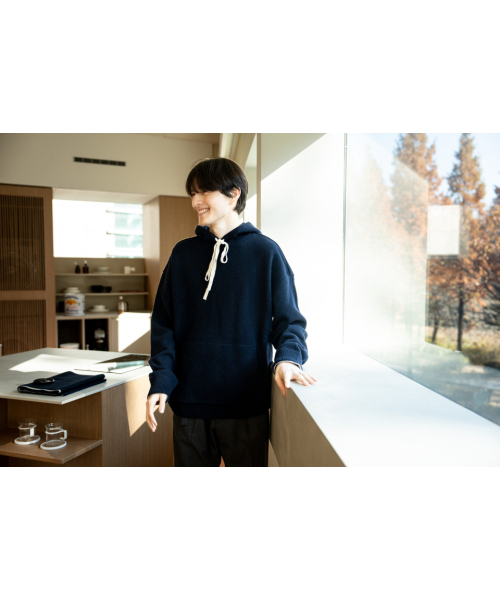 ASTLAY（アストレイ）の「Lambswool Hood Sweater (Navy/Cream)（パーカー・メンズ・その他・3/2）」の18枚目の写真