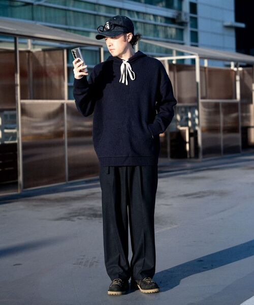 ASTLAY（アストレイ）の「Lambswool Hood Sweater (Navy/Cream)（パーカー・メンズ・その他・3/2）」の19枚目の写真