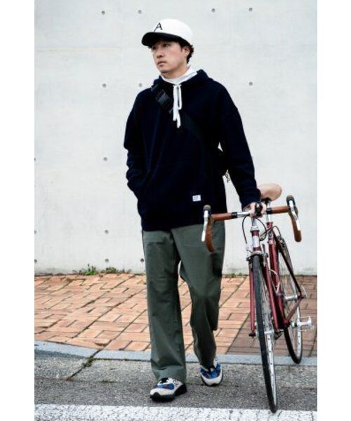ASTLAY（アストレイ）の「Lambswool Hood Sweater (Navy/Cream)（パーカー・メンズ・その他・3/2）」の11枚目の写真