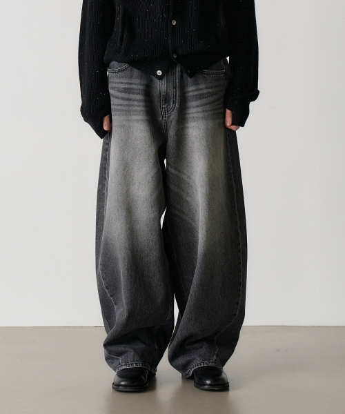 NOUN(ノウン)の「wide curved denim pants (black)(デニムパンツ・メンズ・その他・0/1/2)」の1枚目の写真
