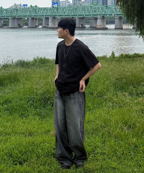 NOUN(ノウン)の「wide curved denim pants (black)(デニムパンツ・メンズ・その他・0/1/2)」の9枚目の写真