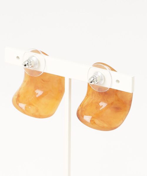 Trish（トリッシュ）の「ウェーブレジンピアス（ピアス（両耳用）・レディース・ブラウン/アイボリー・FREE）」の3枚目の写真