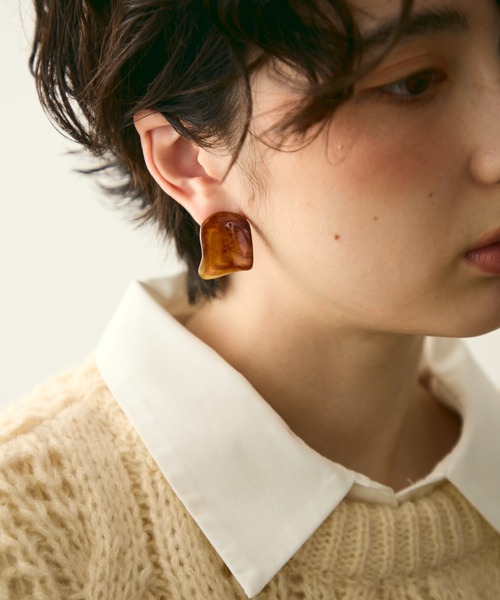 Trish（トリッシュ）の「ウェーブレジンピアス（ピアス（両耳用）・レディース・ブラウン/アイボリー・FREE）」の10枚目の写真