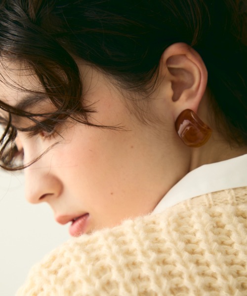 Trish（トリッシュ）の「ウェーブレジンピアス（ピアス（両耳用）・レディース・ブラウン/アイボリー・FREE）」の13枚目の写真