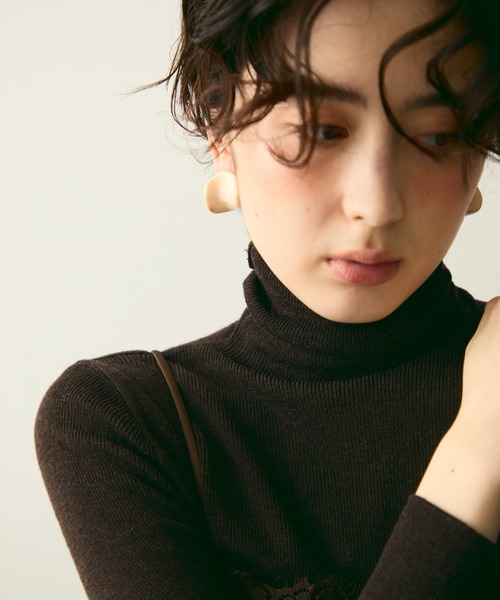 Trish（トリッシュ）の「ウェーブレジンピアス（ピアス（両耳用）・レディース・ブラウン/アイボリー・FREE）」の8枚目の写真