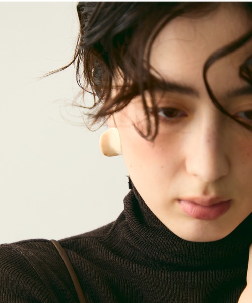 Trish（トリッシュ）の「ウェーブレジンピアス（ピアス（両耳用）・レディース・ブラウン/アイボリー・FREE）」の15枚目の写真