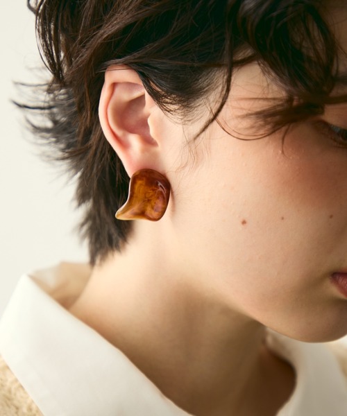 Trish（トリッシュ）の「ウェーブレジンピアス（ピアス（両耳用）・レディース・ブラウン/アイボリー・FREE）」の21枚目の写真