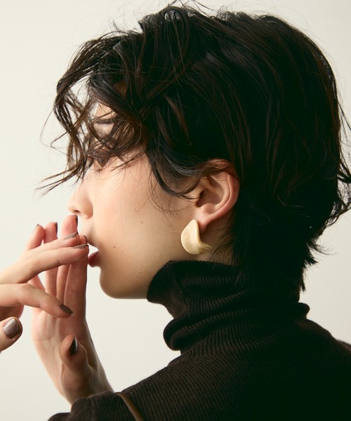 Trish（トリッシュ）の「ウェーブレジンピアス（ピアス（両耳用）・レディース・ブラウン/アイボリー・FREE）」の22枚目の写真