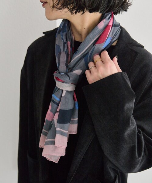 ear PAPILLONNER(イアパピヨネ)の「フラワーアーチストール(ストール/ショール・レディース・ダークグリーン/ライトグレー・FREE)」の2枚目の写真