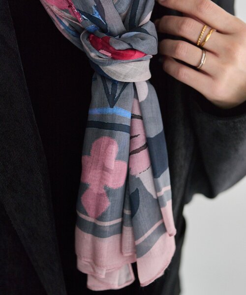 ear PAPILLONNER(イアパピヨネ)の「フラワーアーチストール(ストール/ショール・レディース・ダークグリーン/ライトグレー・FREE)」の17枚目の写真