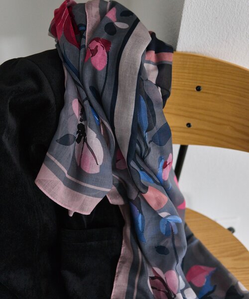 ear PAPILLONNER(イアパピヨネ)の「フラワーアーチストール(ストール/ショール・レディース・ダークグリーン/ライトグレー・FREE)」の19枚目の写真