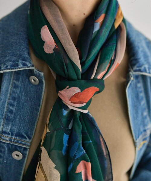 ear PAPILLONNER(イアパピヨネ)の「フラワーアーチストール(ストール/ショール・レディース・ダークグリーン/ライトグレー・FREE)」の9枚目の写真