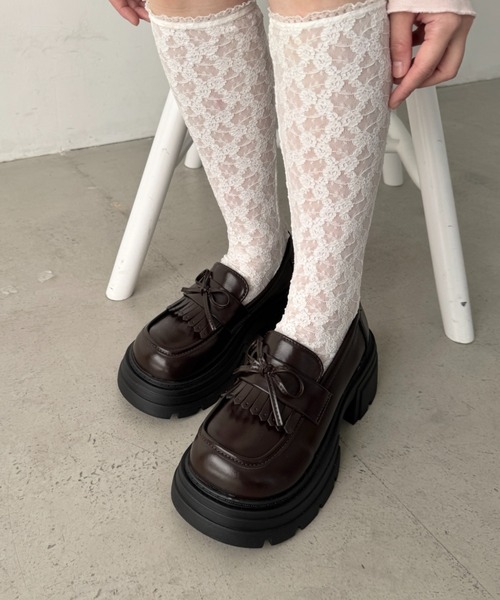 Loueme(ルエム)の「リボンフリンジ厚底ローファー(ローファー・レディース・ブラウン/ブラック/アイボリー・22.5cm/23.5cm/24.5cm)」の15枚目の写真