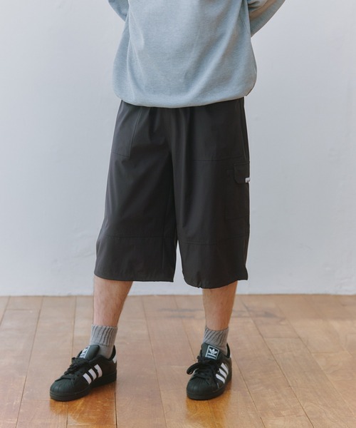 MAISON CLUB(メゾンクラブ)の「【MAISON CLUB】Odd Length Over Cargo Pants KKP/ 七分丈オーバーカーゴパンツ クロップドパンツ(カーゴパンツ・メンズ・ブラック/カーキ/グレー・M/XL/L)」の16枚目の写真