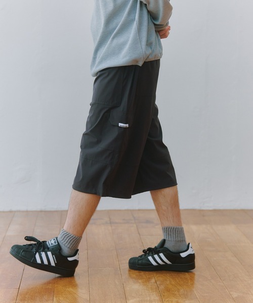 MAISON CLUB(メゾンクラブ)の「【MAISON CLUB】Odd Length Over Cargo Pants KKP/ 七分丈オーバーカーゴパンツ クロップドパンツ(カーゴパンツ・メンズ・ブラック/カーキ/グレー・M/XL/L)」の15枚目の写真