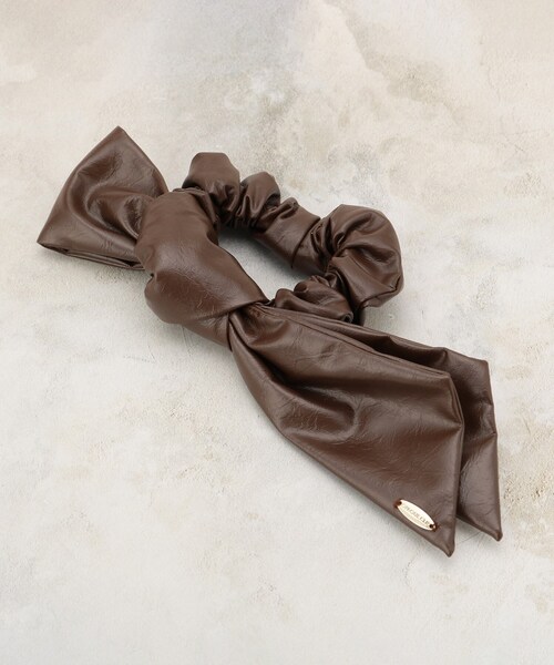 OPAQUE.CLIP（オペークドットクリップ）の「結び目リボンシュシュ（その他ヘアアクセサリー・レディース・ブラック/ダークブラウン・00）」の2枚目の写真
