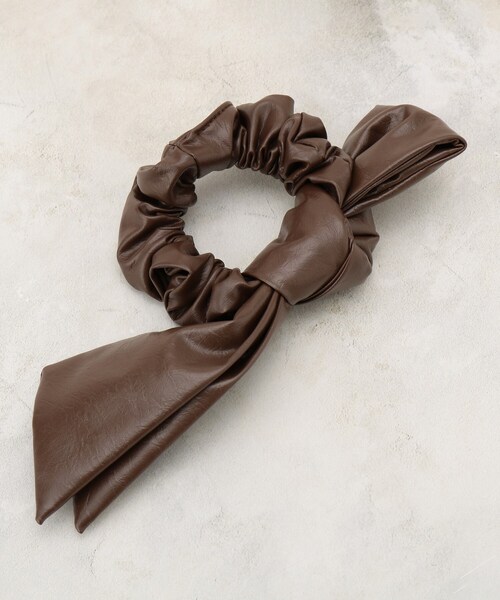 OPAQUE.CLIP（オペークドットクリップ）の「結び目リボンシュシュ（その他ヘアアクセサリー・レディース・ブラック/ダークブラウン・00）」の4枚目の写真