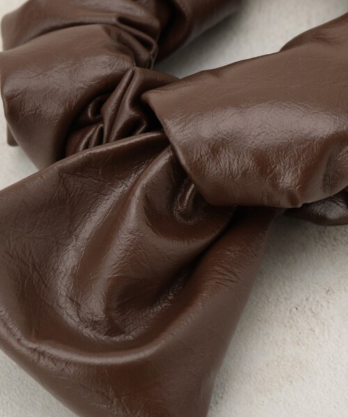 OPAQUE.CLIP（オペークドットクリップ）の「結び目リボンシュシュ（その他ヘアアクセサリー・レディース・ブラック/ダークブラウン・00）」の5枚目の写真