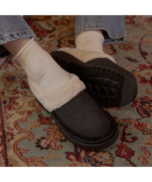 SHOEHI(シューハイ)の「イアンファーパディングクロッグ_B5223(サンダル・レディース・ブラック・22.5cm/23cm/23.5cm/24cm/24.5cm)」の1枚目の写真