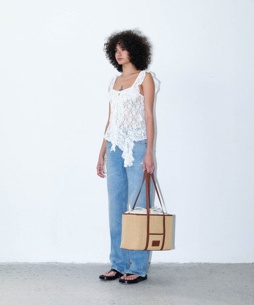 CHRISTINE PROJECT（クリスティンプロジェクト）の「RAFFIA DRAWSTRING SHOULDER BAG LARGE(OAT CARAMEL)（ショルダーバッグ・レディース・その他・FREE）」の4枚目の写真