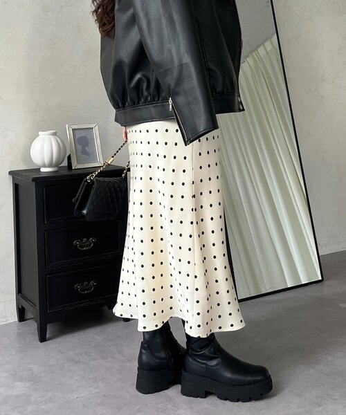 prose verse（プロズヴェール）の「サテンドットバイアススカート（スカート・レディース・ブラック/アイボリー・MEDIUM/LARGE）」の14枚目の写真