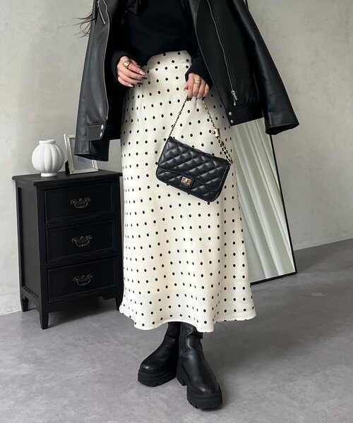 prose verse（プロズヴェール）の「サテンドットバイアススカート（スカート・レディース・ブラック/アイボリー・MEDIUM/LARGE）」の15枚目の写真