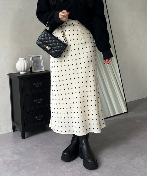 prose verse（プロズヴェール）の「サテンドットバイアススカート（スカート・レディース・ブラック/アイボリー・MEDIUM/LARGE）」の3枚目の写真