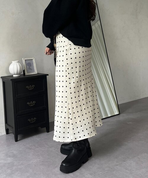 prose verse（プロズヴェール）の「サテンドットバイアススカート（スカート・レディース・ブラック/アイボリー・MEDIUM/LARGE）」の4枚目の写真