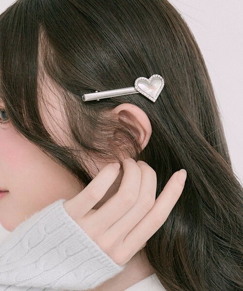 OLIVE des OLIVE（オリーブデオリーブ）の「ロゴハートピン（ネックレス・レディース・シルバー・FREE）」の8枚目の写真