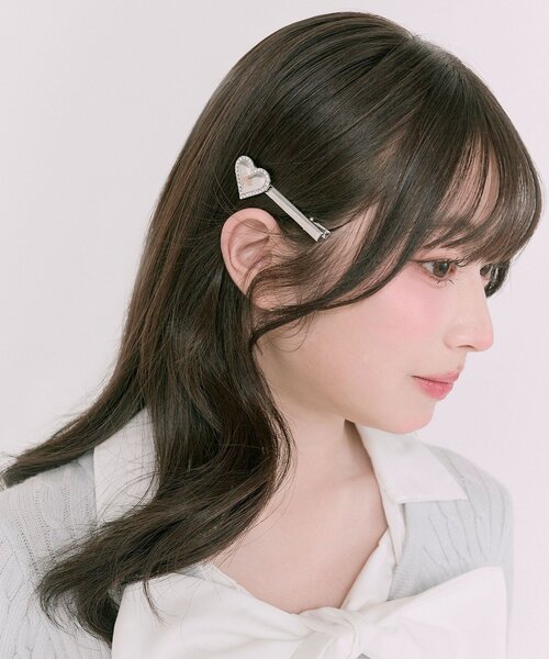 OLIVE des OLIVE（オリーブデオリーブ）の「ロゴハートピン（ネックレス・レディース・シルバー・FREE）」の5枚目の写真