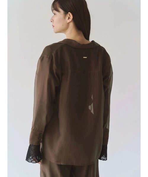 TONAL(トーナル)の「シアー開衿シャツ(シャツ/ブラウス・レディース・ブルー/ブラウン/ブラック・MEDIUM)」の6枚目の写真