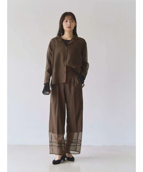 TONAL(トーナル)の「シアー開衿シャツ(シャツ/ブラウス・レディース・ブルー/ブラウン/ブラック・MEDIUM)」の8枚目の写真