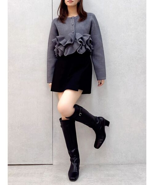 dazzlin（ダズリン）の「ヘムフリルニットジャケット（ノーカラージャケット・レディース・チャコールグレー/ブルー/アイボリー・FREE）」の18枚目の写真