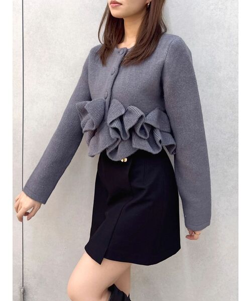 dazzlin（ダズリン）の「ヘムフリルニットジャケット（ノーカラージャケット・レディース・チャコールグレー/ブルー/アイボリー・FREE）」の22枚目の写真