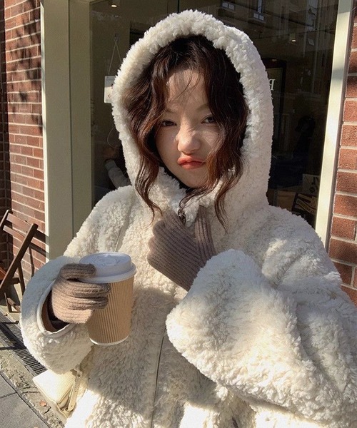 HALEY PESCA(ヘーリーペスカ)の「HALEY PESCA/フード付き もこもこムートンブルゾン(ブルゾン・レディース・アイボリー/ブラウン・SMALL/MEDIUM)」の1枚目の写真